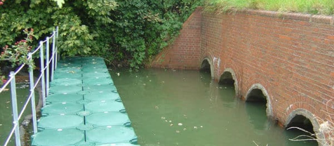 Airfloat MPS used as barrier to control the polluted run-off water from the runways at Heathrow.